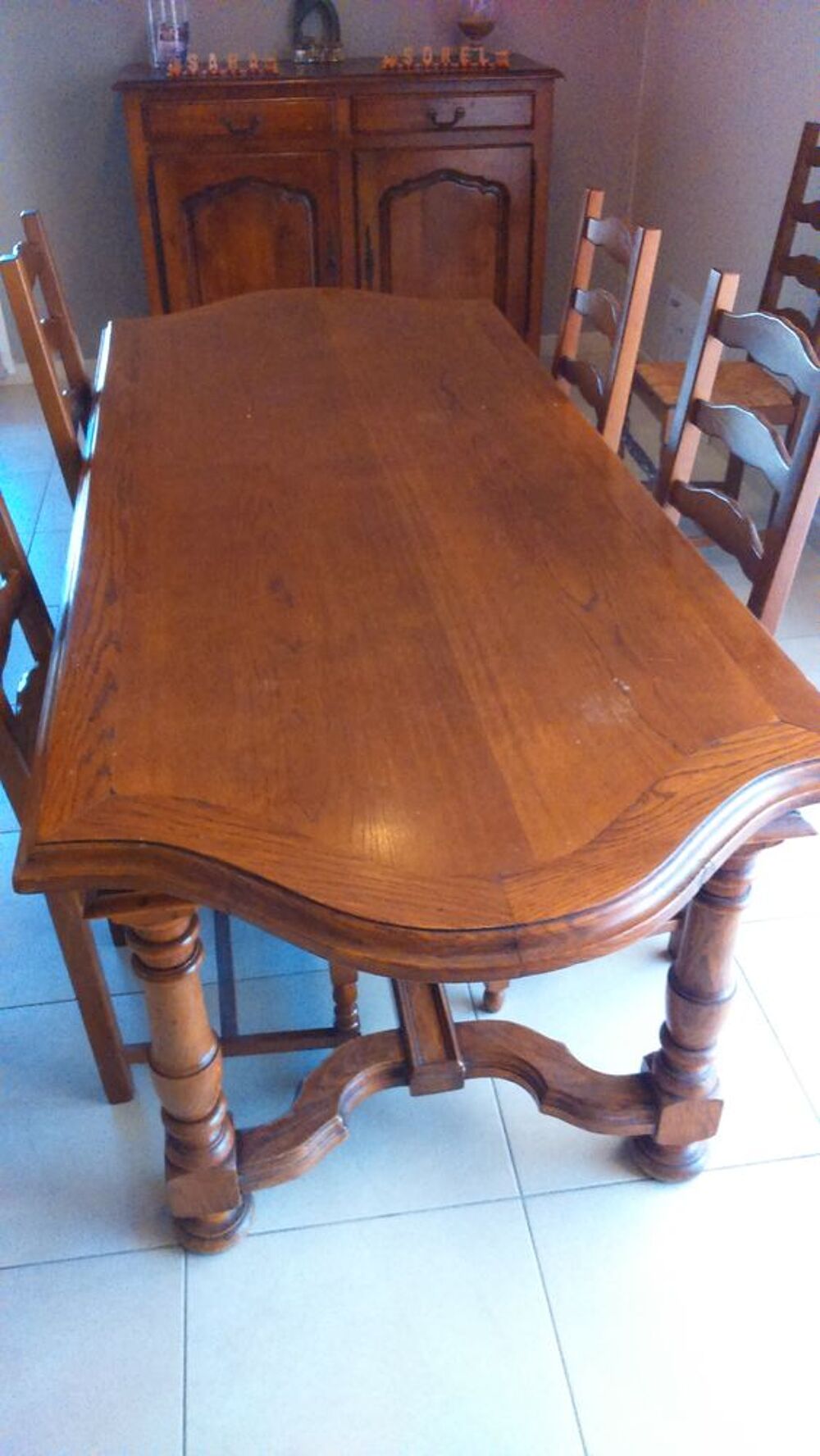 Table et 4 chaises Meubles