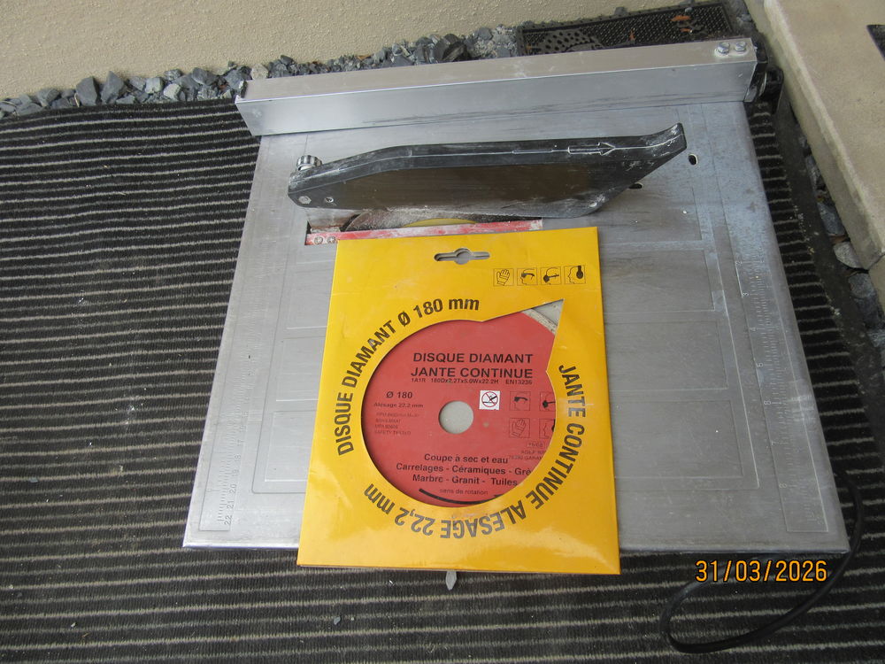 coupe carrelage &eacute;lectrique Bricolage