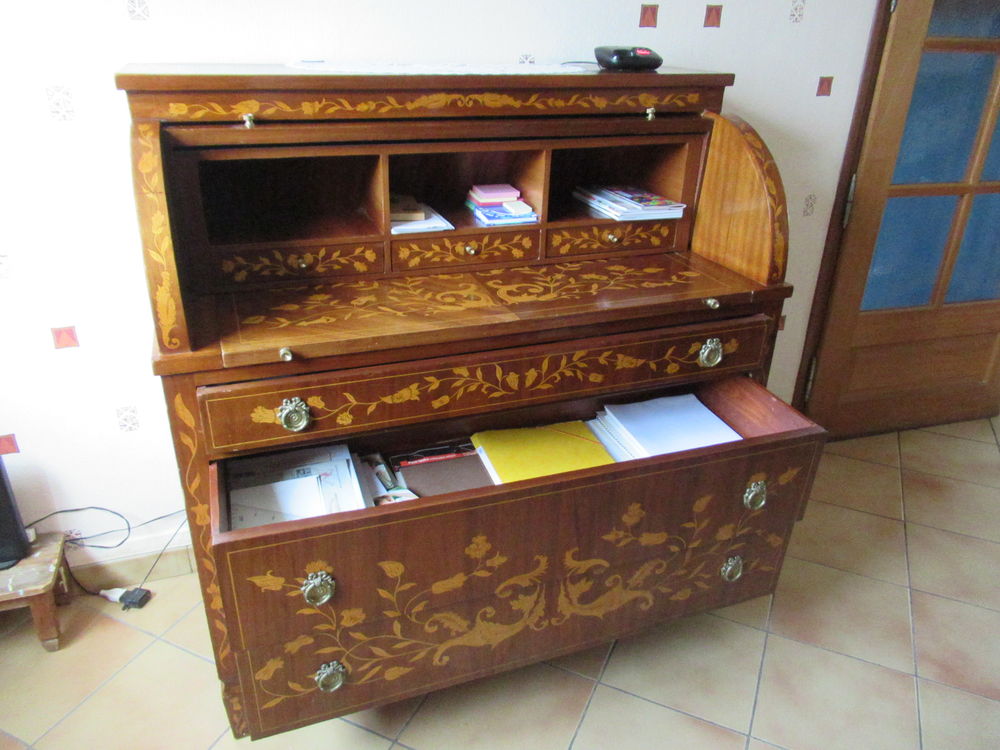 BUREAU Hollandais cylindre. 
Meubles