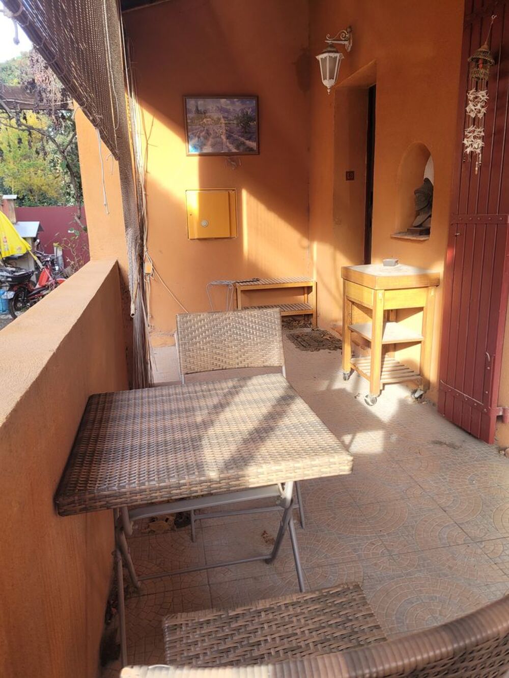 Location Appartement JOLI STUDIO MEUBLE+TERRASSE+PARK, SECURISE, PX CV, 650 € TTC Istres