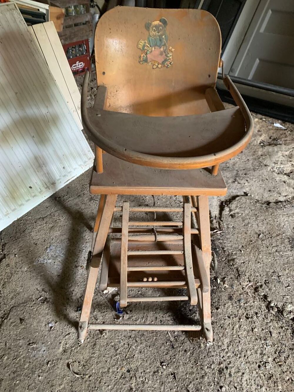 Chaise haute bebe 2 en 1 en bois en bon &eacute;tat &agrave; 50 euros Puériculture