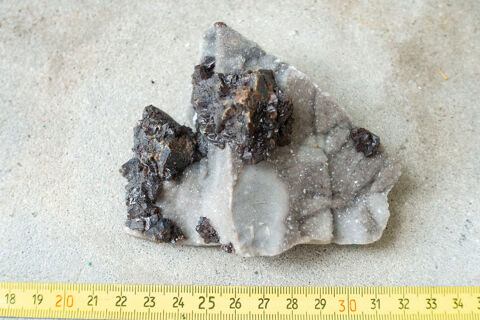 Sphal�rite brun fonc� sur quartz microcristallin 309g 60 M�rignac (33)