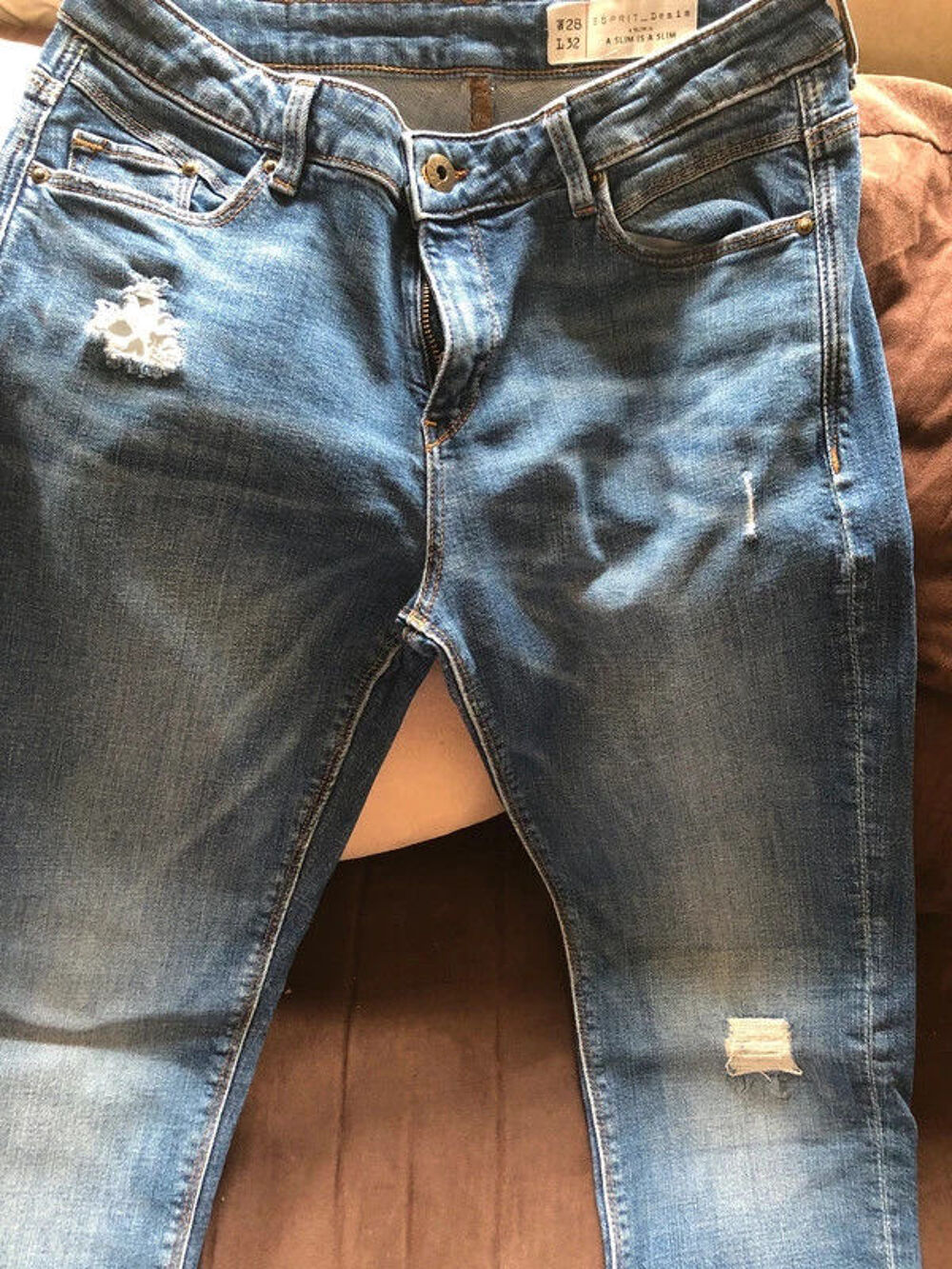 Jeans Esprit slim taille W28L32 en tbe &agrave; 15 euros
Vêtements