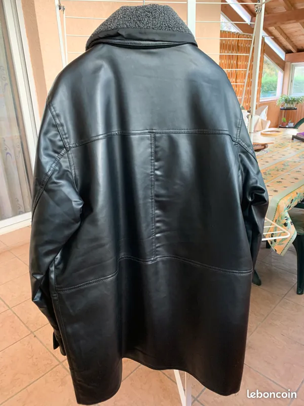 Blouson noir synth&eacute;tique Vêtements