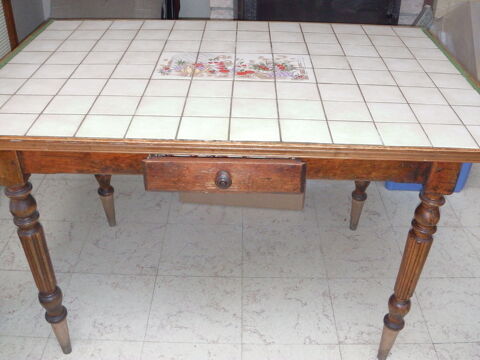 TABLE ANCIENNE CUISINE  CARRELEE 35 Carvin (62)