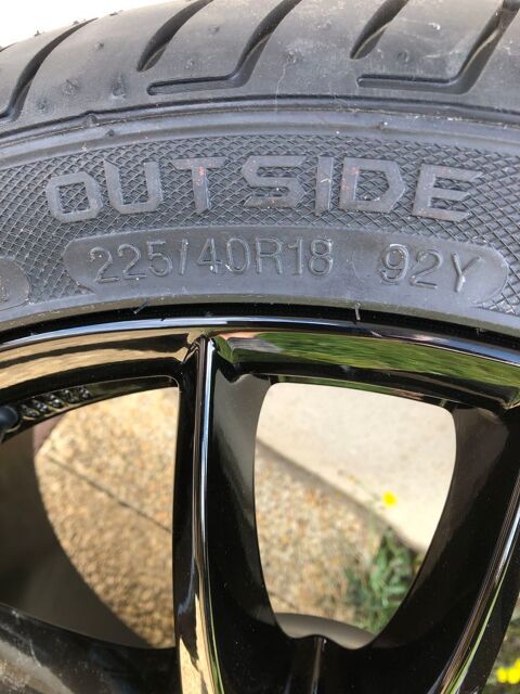 Pi&egrave;ces et &eacute;quipements Voiture Pneu voiture - roue  occasion Vernouillet 28500