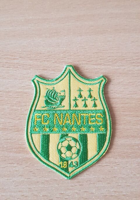 ecusson brodé 
fc Nantes 1943
ancien modèle 
8 étoiles 6 Carnon Plage (34)