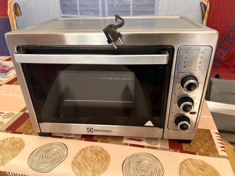 Four électrique de table Electrolux inox La Grande-Motte (34)