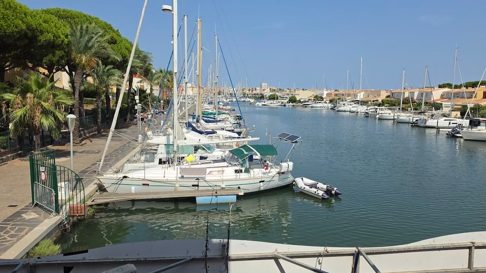 Vente Appartement LE CAP D'AGDE: Situé à proximité du quai Malfato / Île des marinas: Studio meublé avec loggia vitrée. Le cap d agde