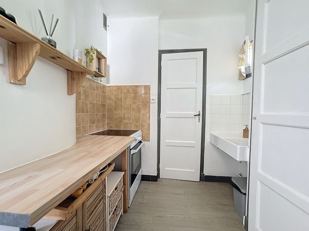   STUDIO PRIVE 2PERS EN BORD MER    2MN A PIED � ST RAPHAEL    Provence-Alpes-C�te d'Azur, Saint-Rapha�l (83700)