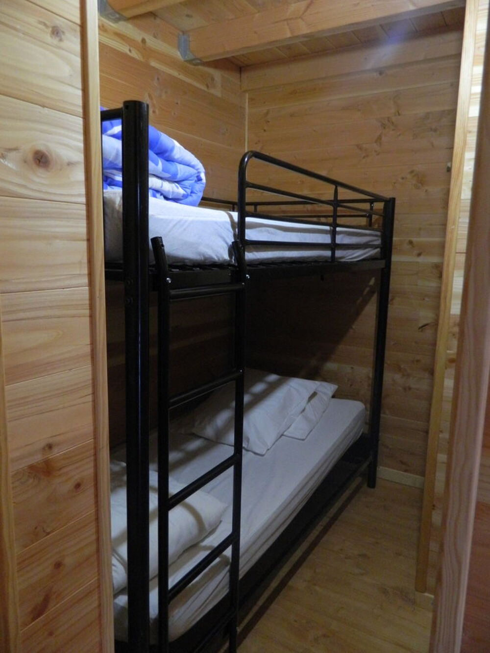   CHALETS - LAC D'ISSARLES - PLATEAU ARDECHOIS Rhne-Alpes, Le Lac-d'Issarls (07470)