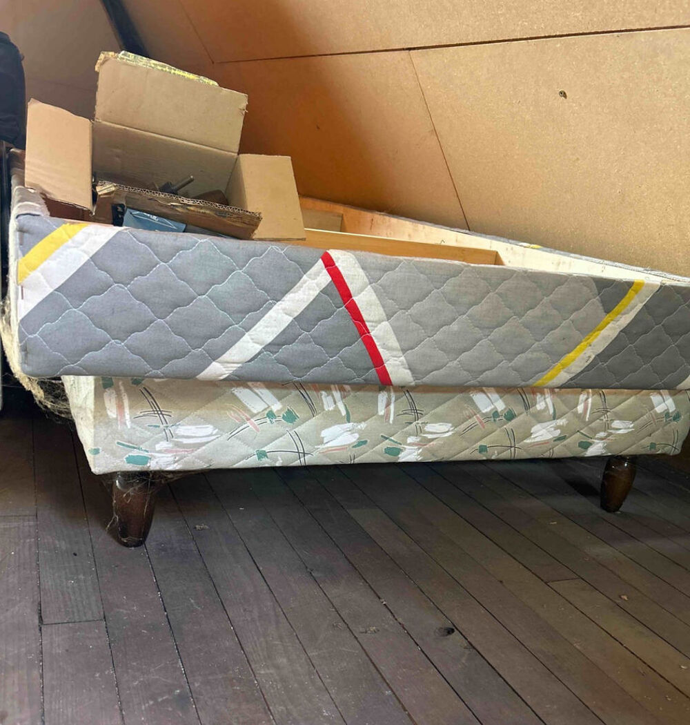 Donne 3 sommiers &agrave; lattes 90 cm et un matelas bultex. Meubles