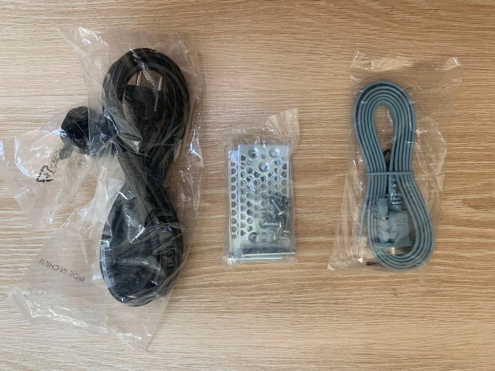 CISCO swtich catalyst WS-C2960L-24PS-LL. Matériel informatique