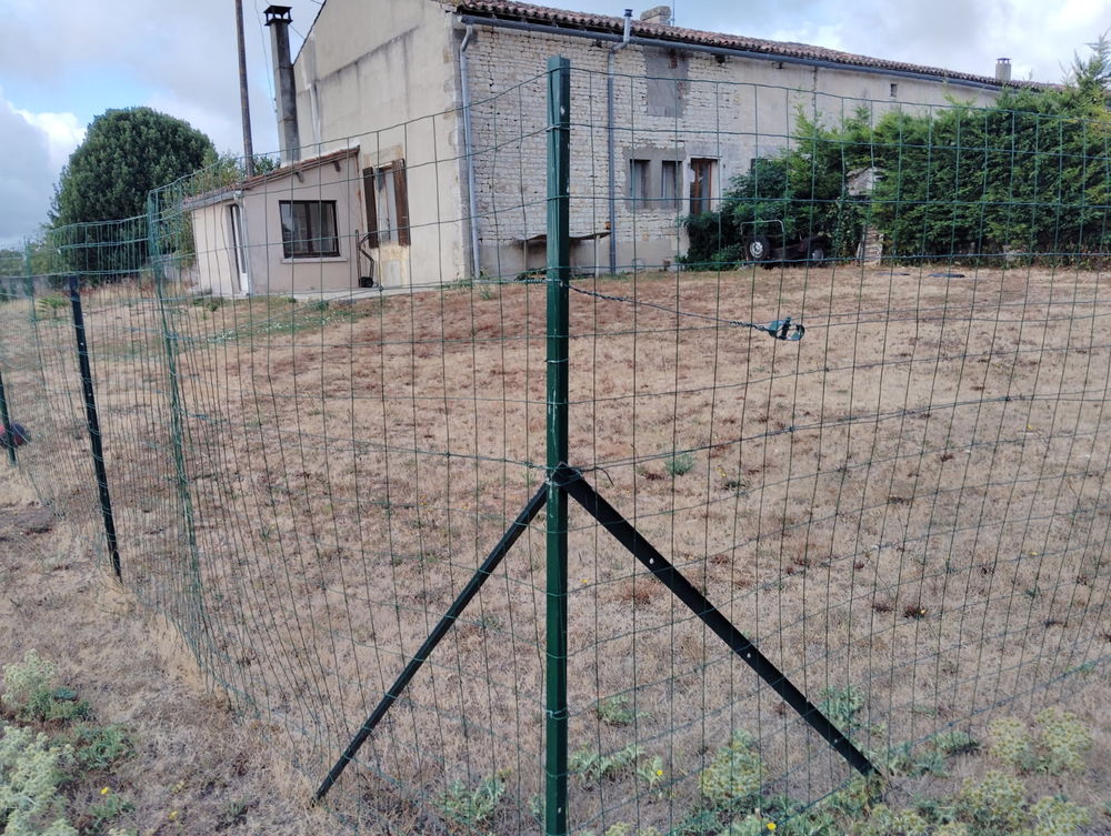 Location Appartement Appartement mitoyen avec jardin privé et grande cour commun Anais