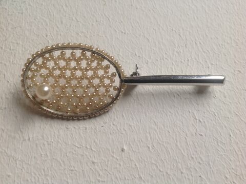 BROCHE RAQUETTE DE TENNIS AVEC PERLES Envoi Possible
15 Tr�gunc (29)