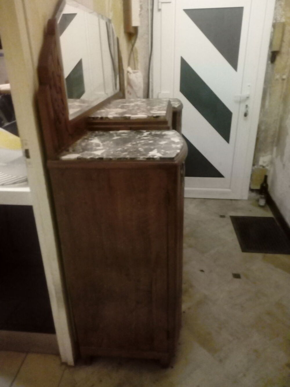 Meuble sculpt&eacute; en bois massif et ballon d'eau chaude Meubles