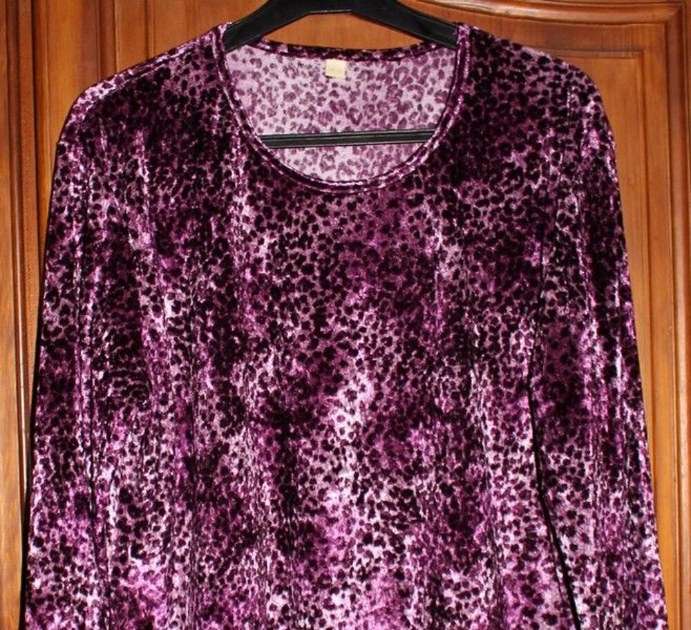 #Haut violet velours en T46-48. Vêtements