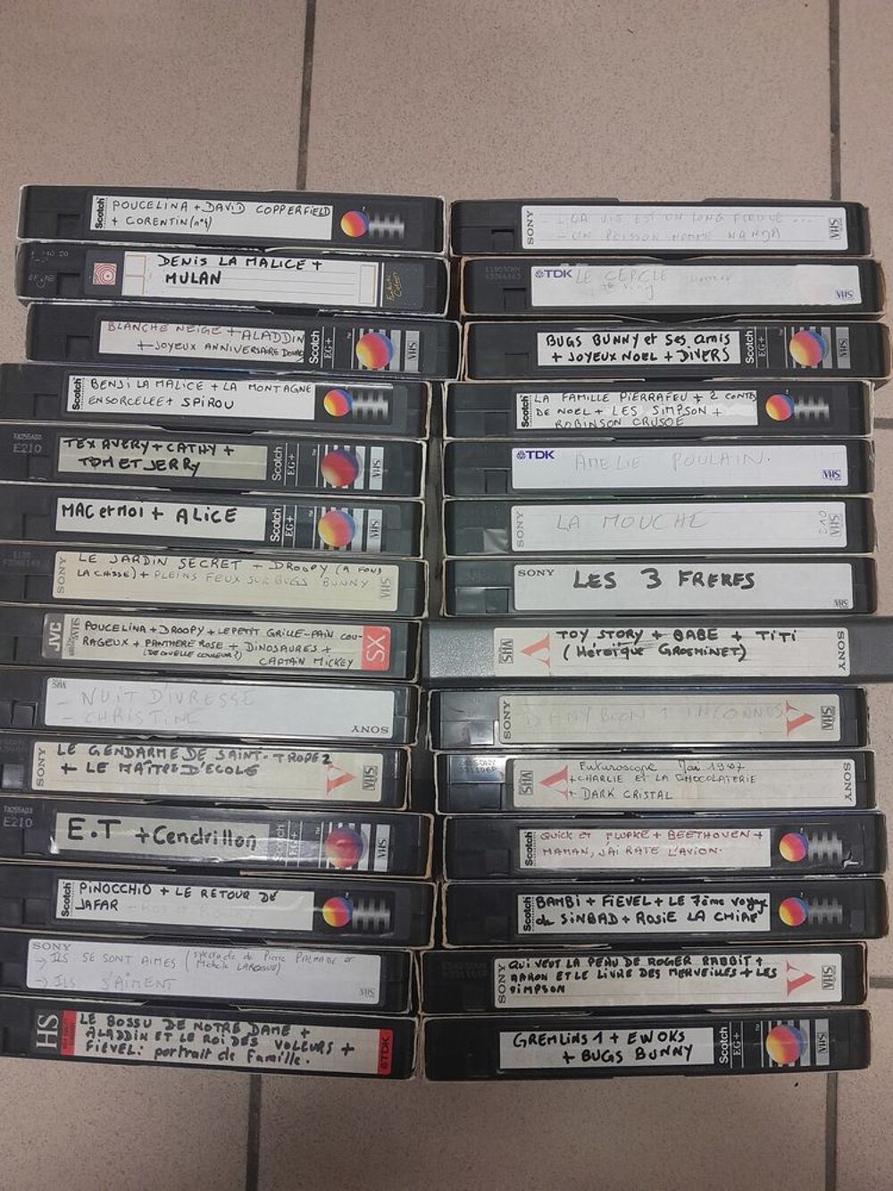 Lot 97 K7 VHS (83 r&eacute;enregistrables + 14 films) ou unit&eacute; Photos/Video/TV