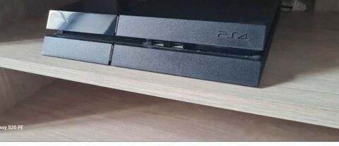 ps4 classique avec 2 manettes et 5 jeux ps4 à  115€ Saint-Varent (79)