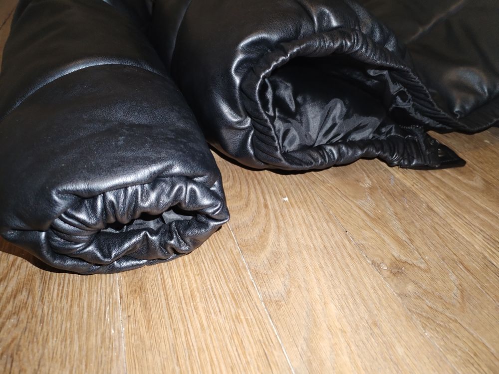 Doudoune simili cuir (taille S)
Vêtements