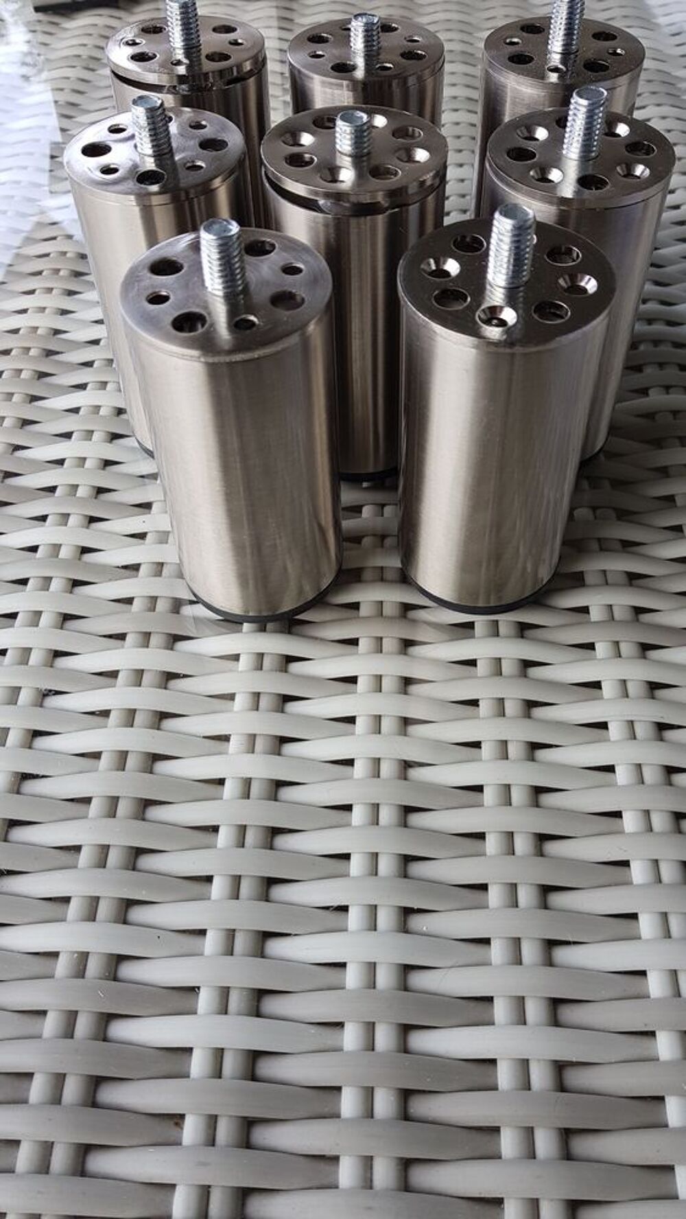 Pieds de meuble cylindrique fixe acier bross&eacute; gris Meubles