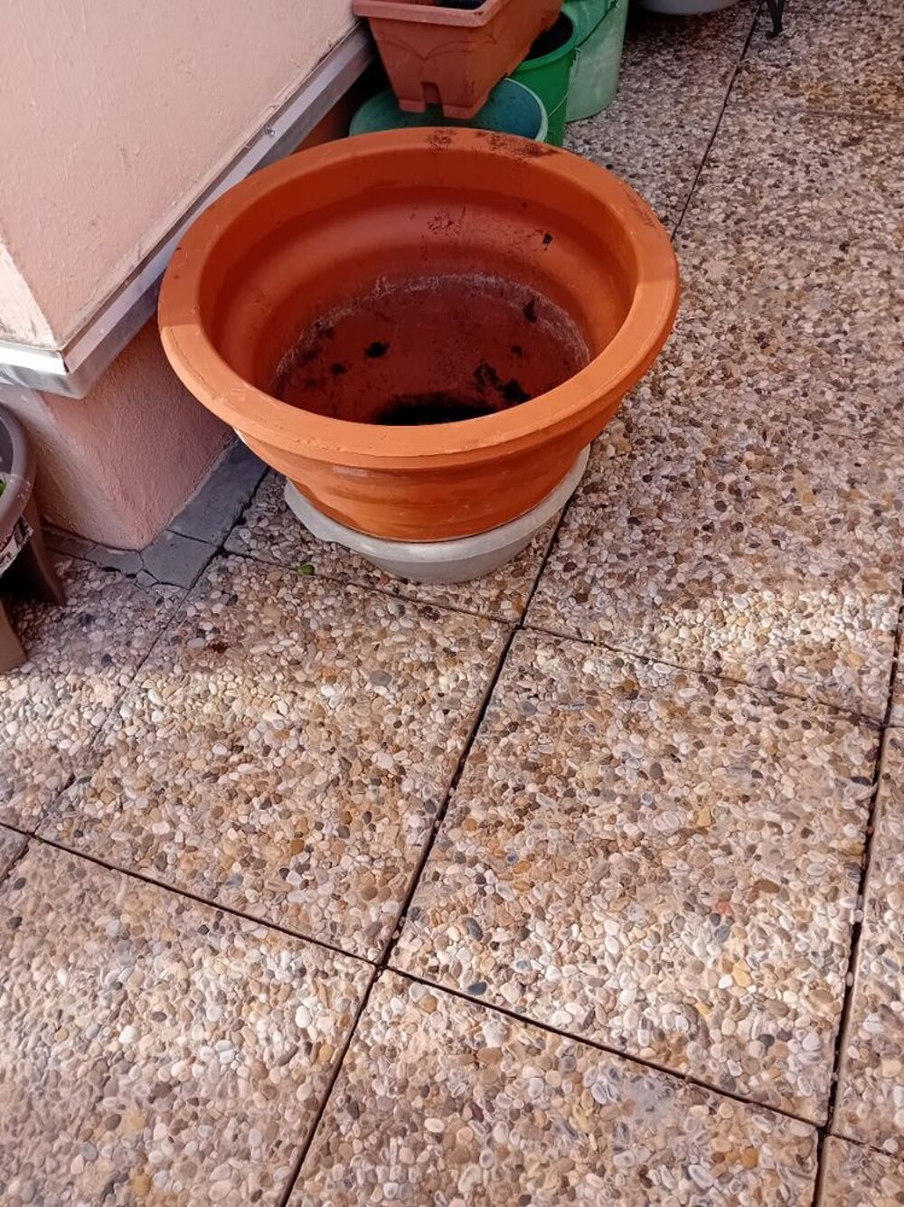 POTS DE FLEURS A GOGO &agrave; partir de 3€ pi&egrave;ce le pot 
et plante Jardin
