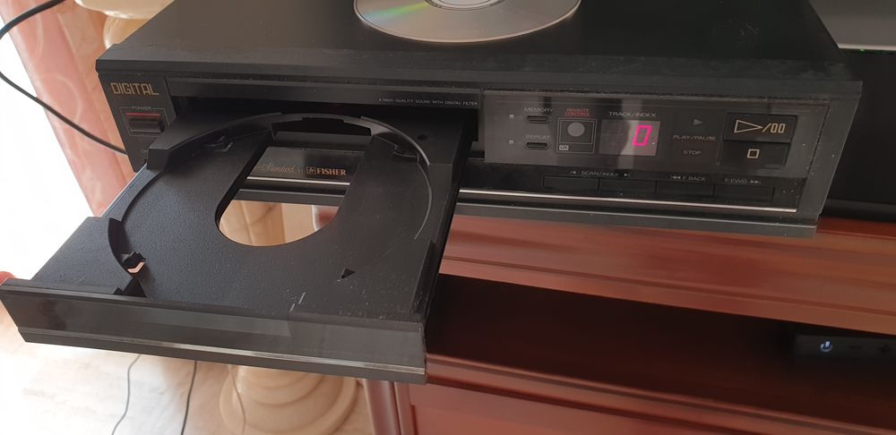 lecteur cd de la marque FISCHER Audio et hifi