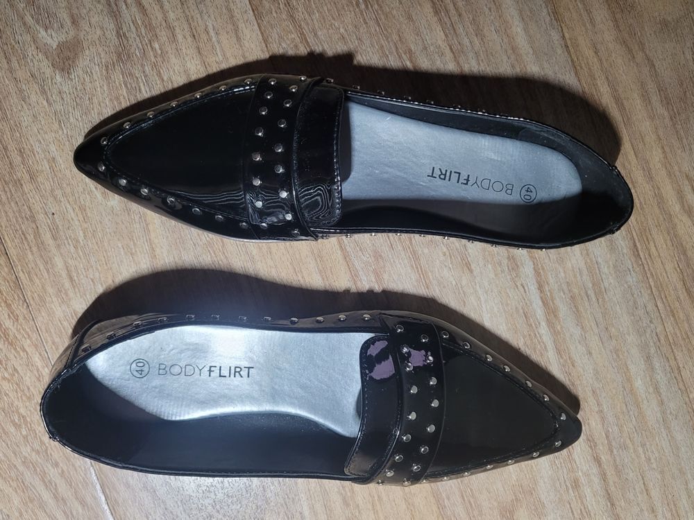Mocassin cir&eacute; clout&eacute; &middot; Pointure 40 &middot; Neuf Chaussures