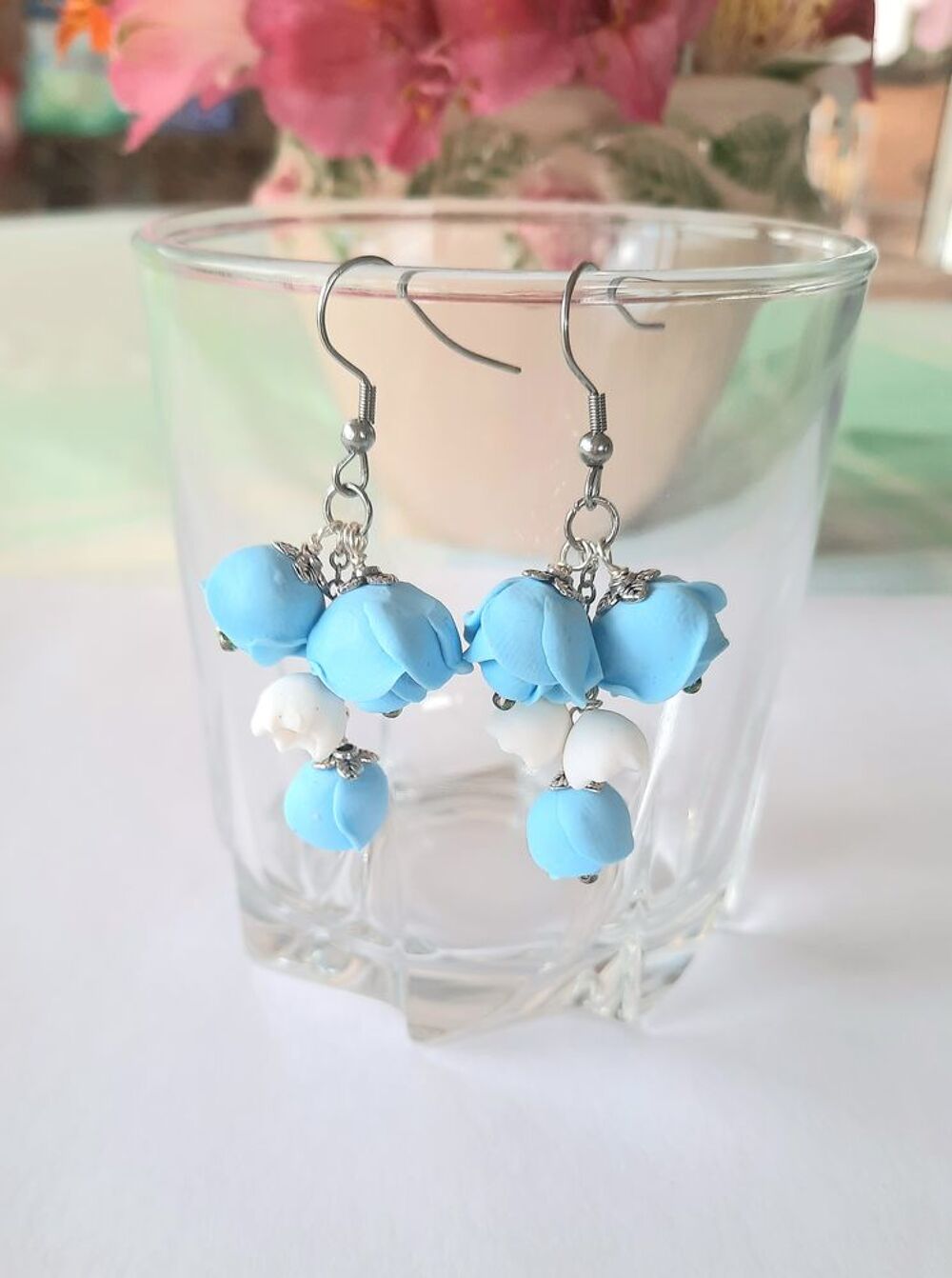Boucles d'oreilles avec les roses bleues Bijoux et montres