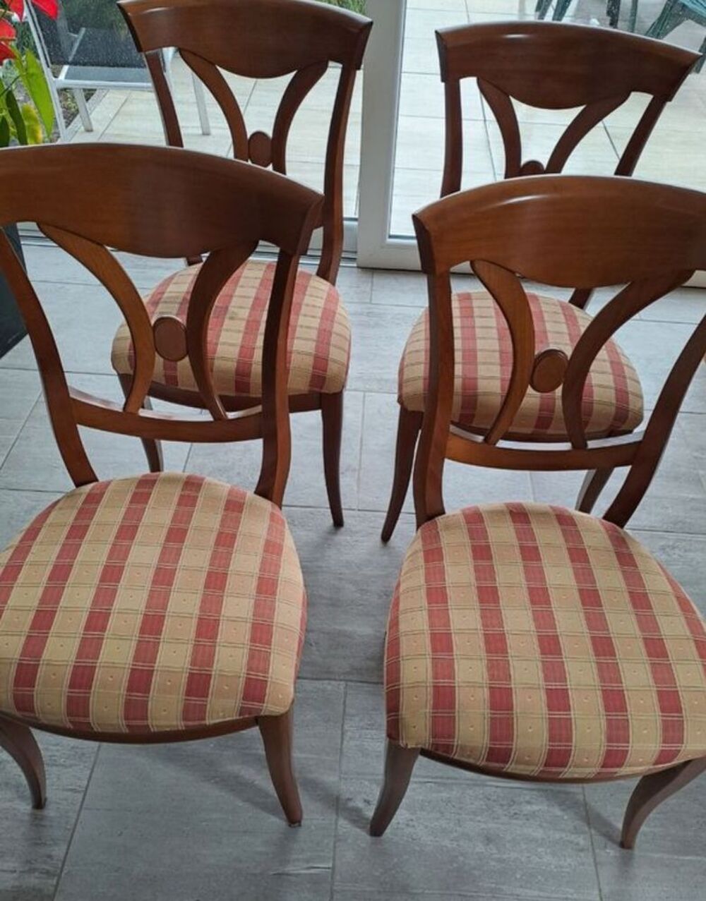 Table salle &agrave; manger Louis philippe Meubles