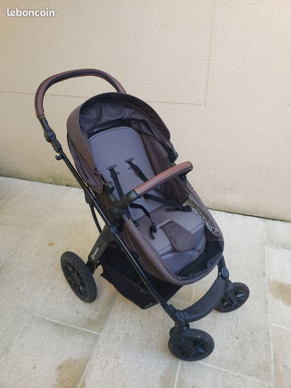 Poussette + si&egrave;ge auto + pneus neufs etc Puériculture
