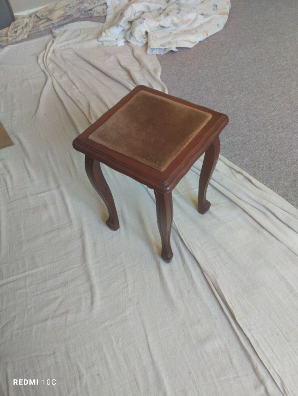 table chevet et table t&eacute;l&eacute;phone en merisier Meubles