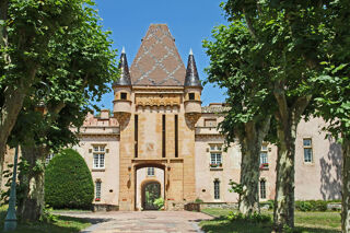  Maison  vendre 8 pices 220 m