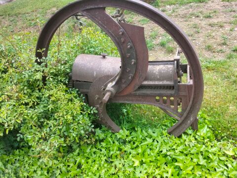 Ancienne roue / broyeur / hachoir 100 Seppois-le-Bas (68)