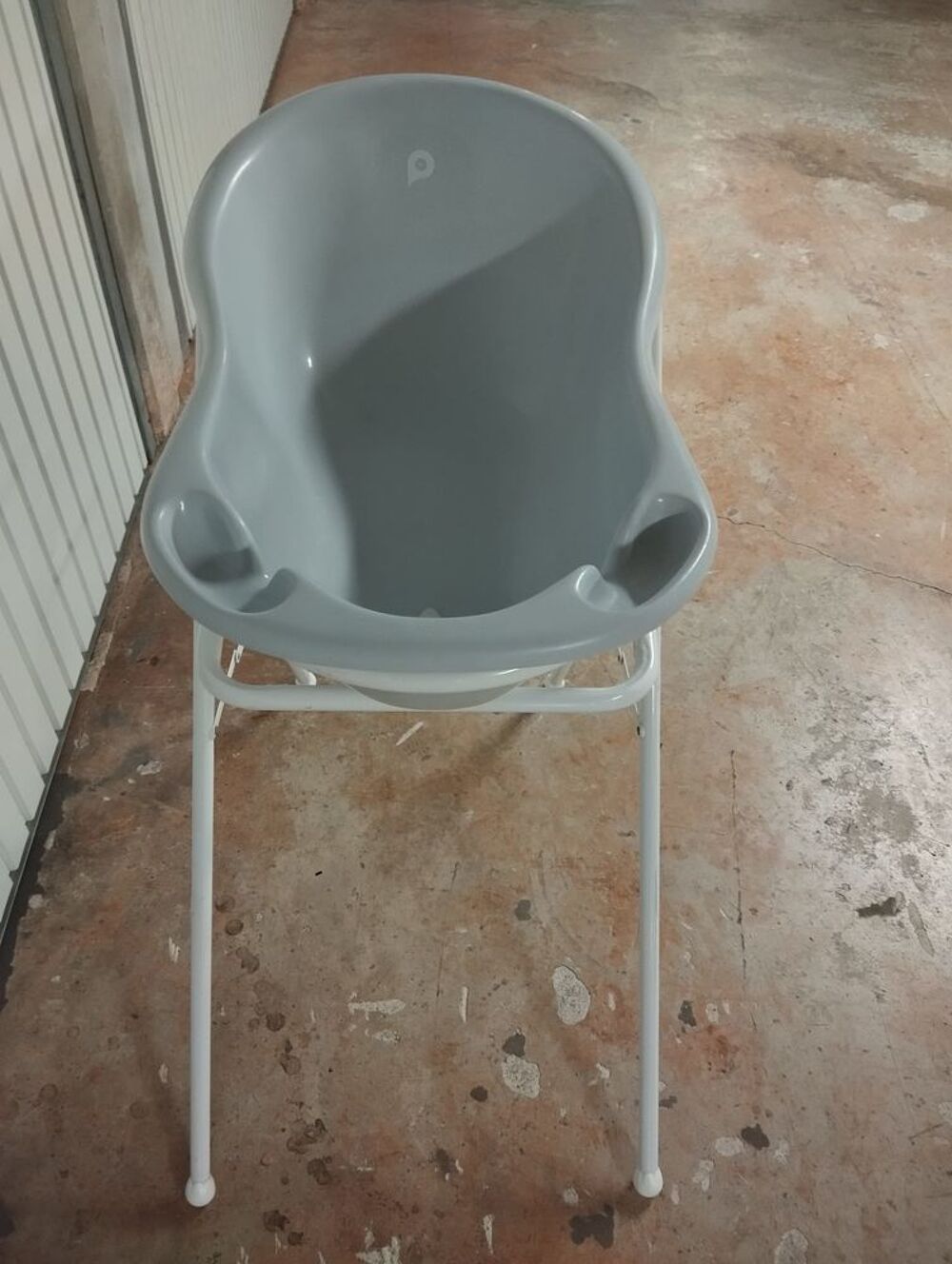 Baignoire b&eacute;b&eacute; sur pieds pliable Puériculture