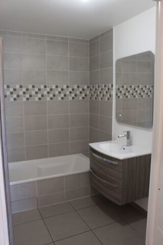  Appartement à louer 3 pièces 65 m²