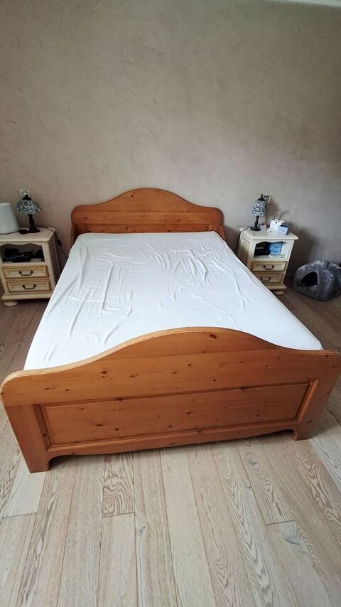 Lit en pin massif 203x143x100 avec 4 tiroirs 250 Cagnes-sur-Mer (06)