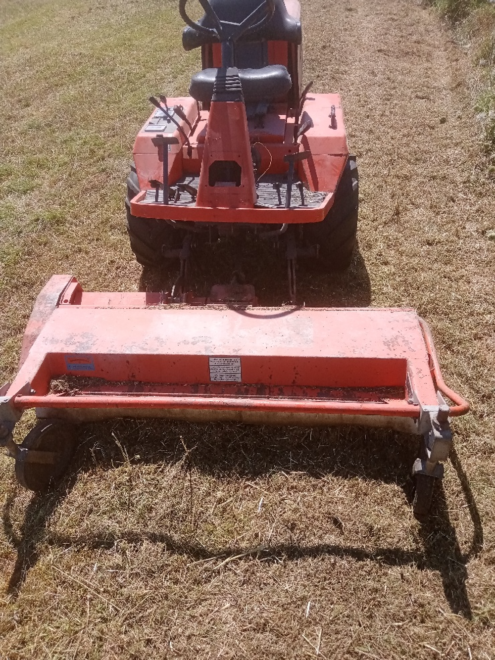 kubota F2000 avec broyeur a fleau frontal Jardin