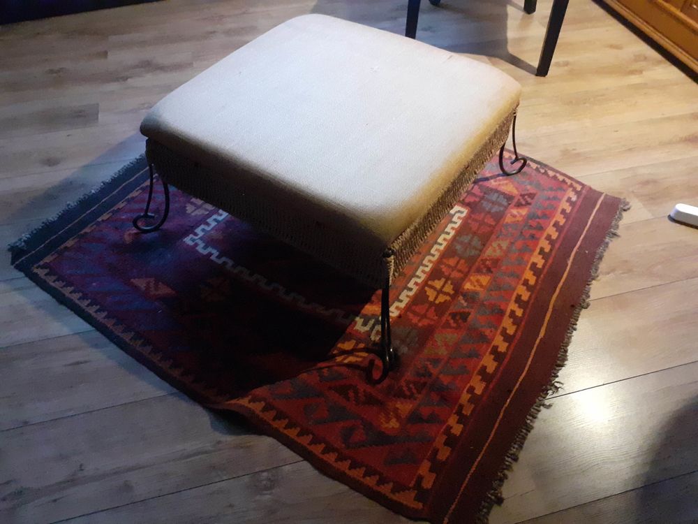 FAUTEUILS ET BANQUETTE Meubles