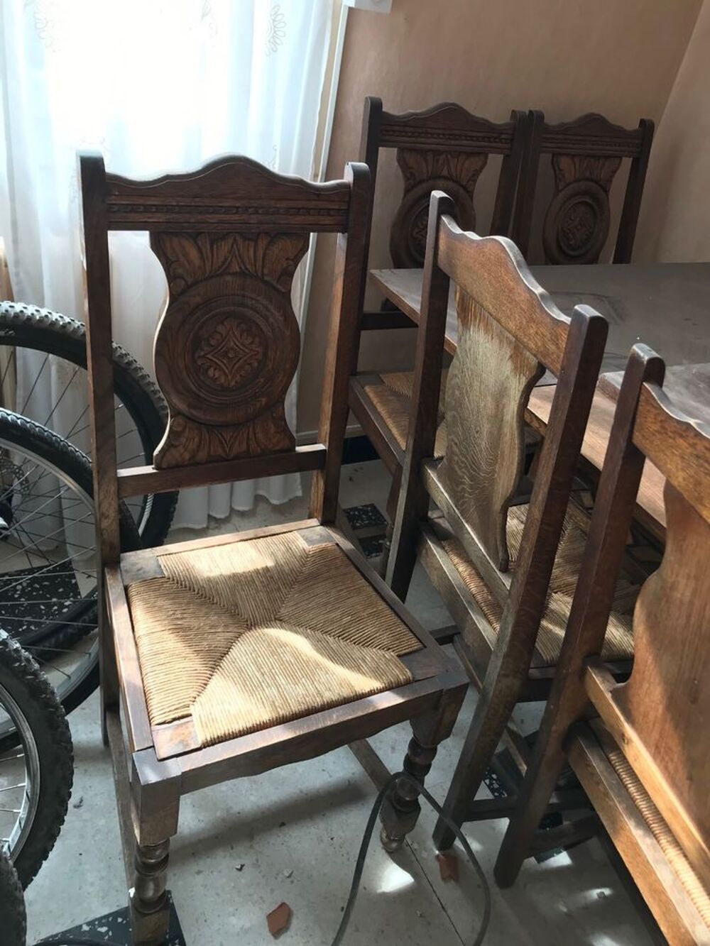 Table de salle &agrave; manger + 5 chaises Meubles