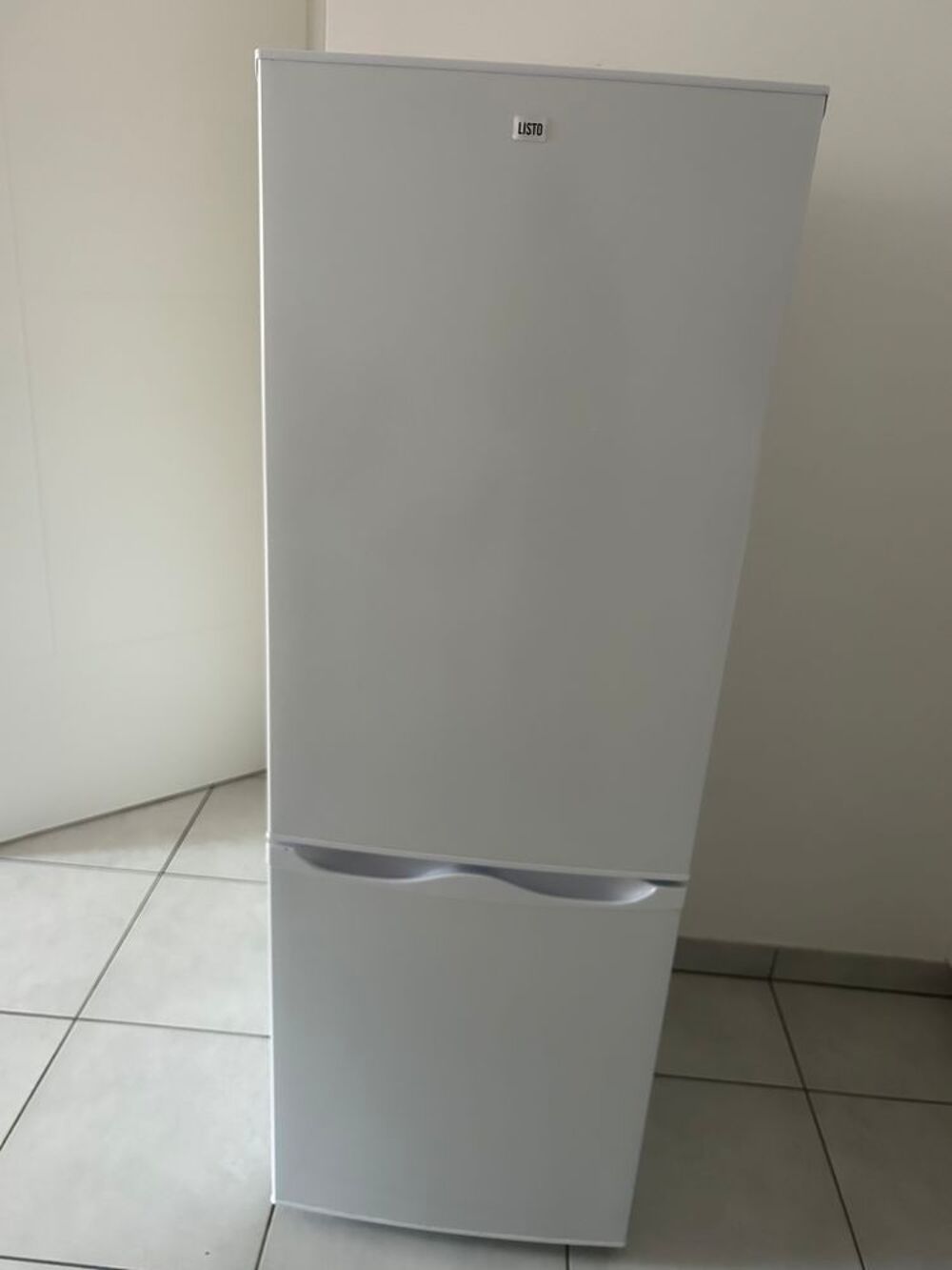 R&eacute;frig&eacute;rateur combin&eacute; Electroménager