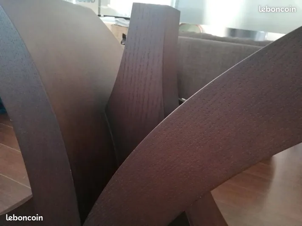 Table &agrave; manger en verre avec pied en bois moderne Meubles
