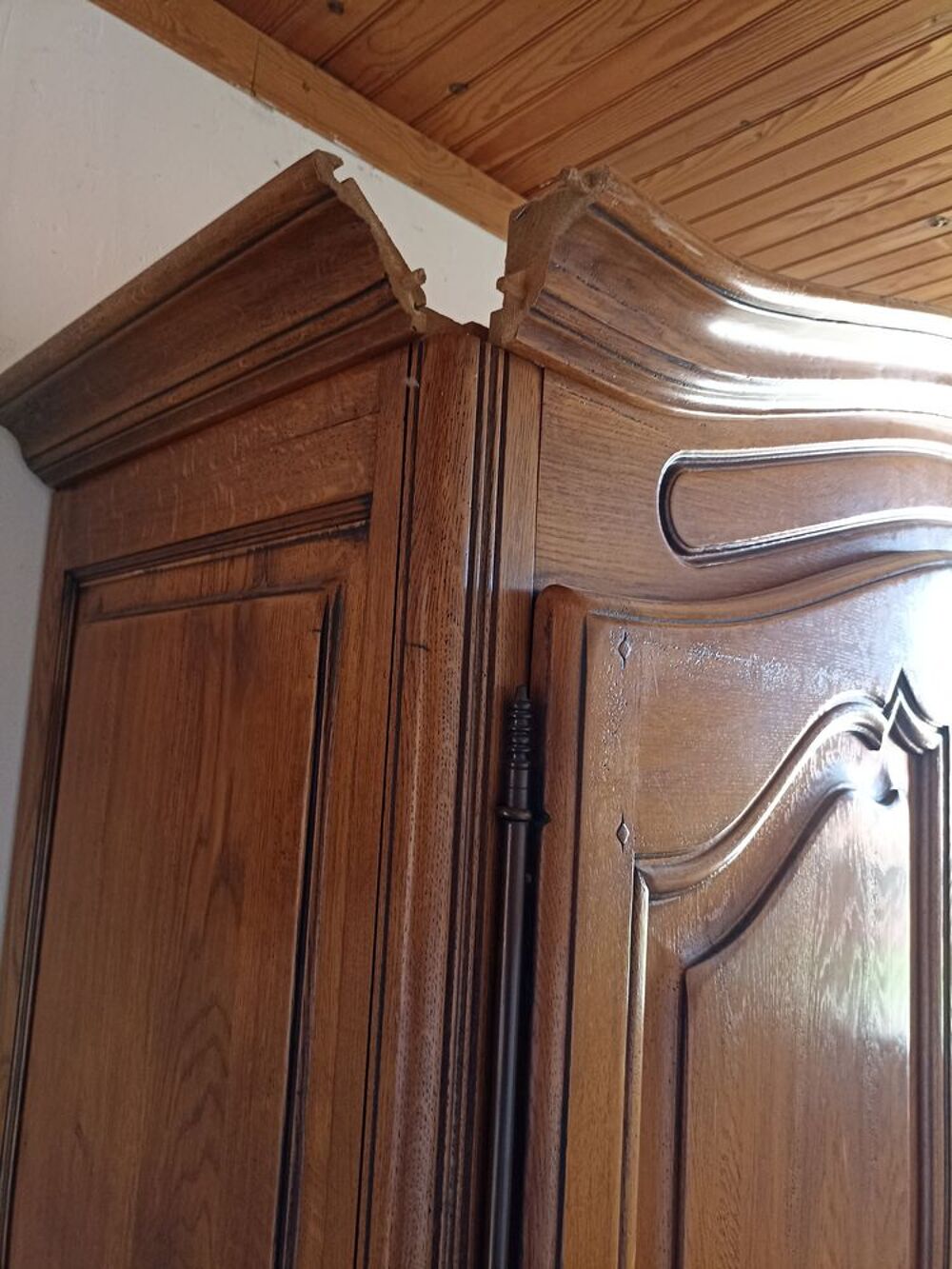 Armoire en bois massif Meubles