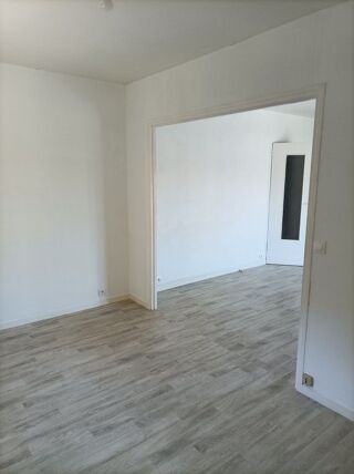  Appartement à louer 4 pièces 82 m²