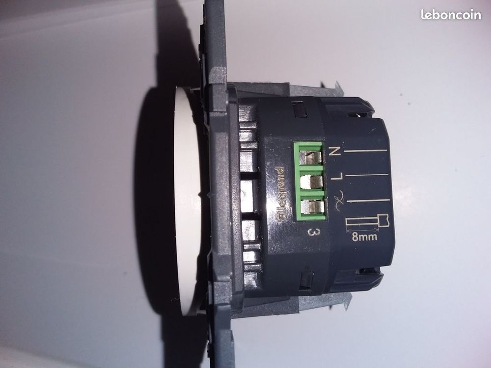 Variateur universel C&eacute;liane - 230 V~ - 300 W - pour lampes &eacute; Bricolage