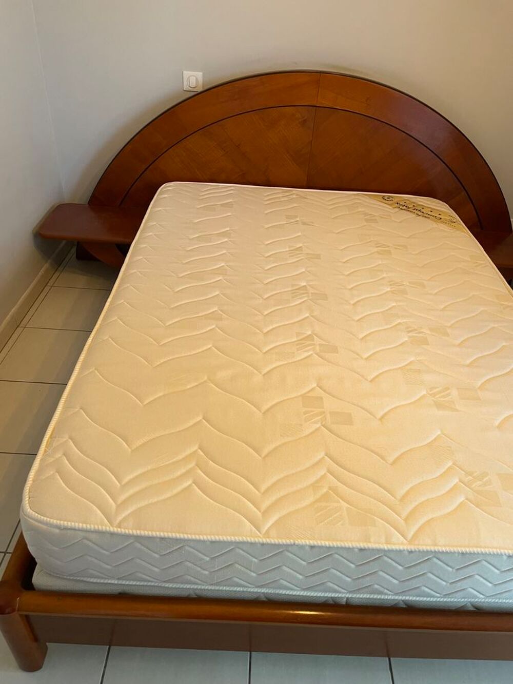 Lit avec sommier et matelas Meubles