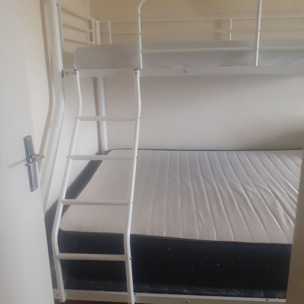 lits superposes avec ses matelas Audio et hifi