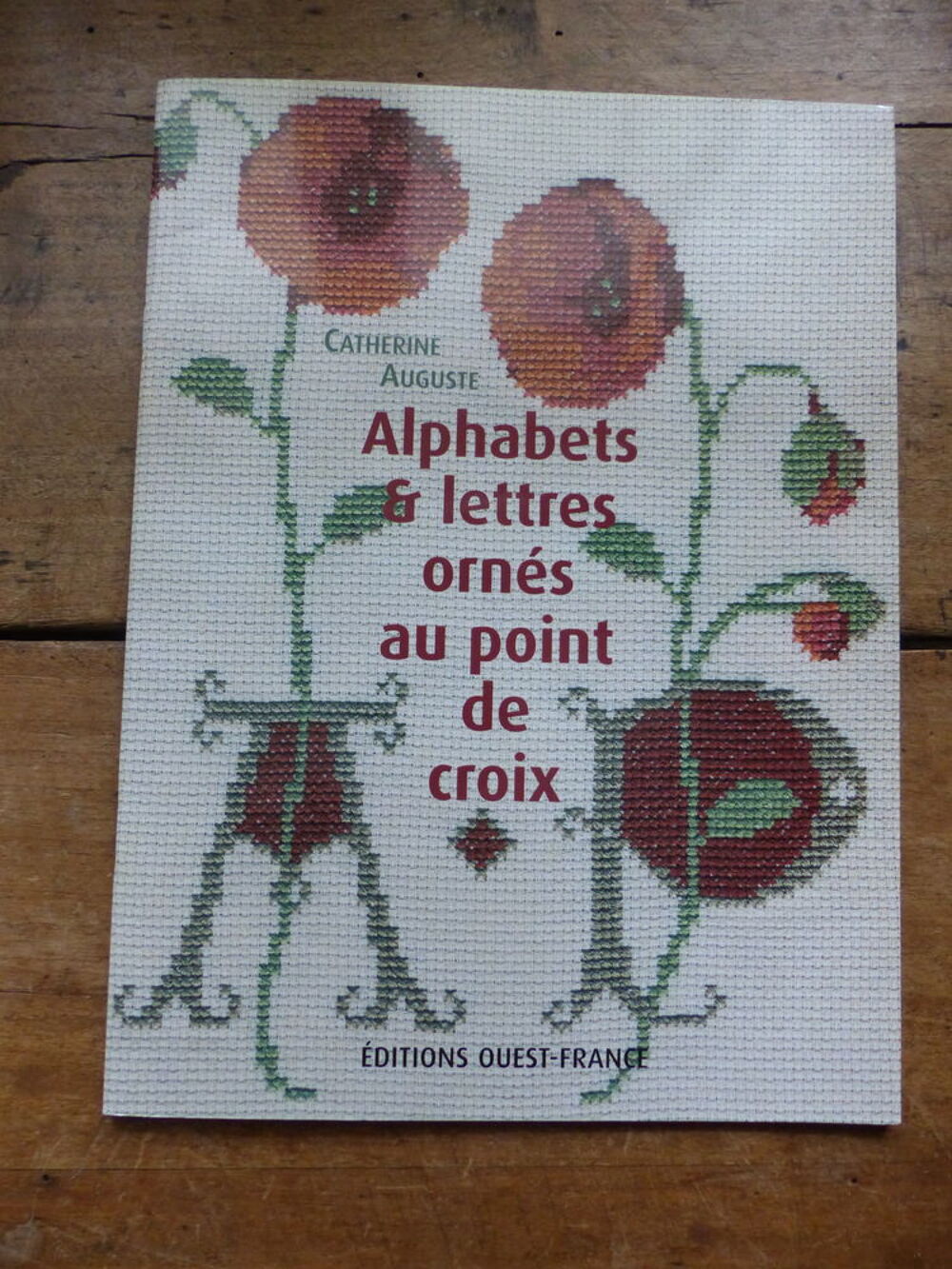 " ALPHABETS et LETTRES ORNES au POINT DE CROIX Livres et BD