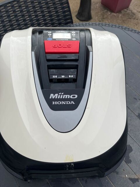 Robot tondeuse Honda HRM 70 400 Damery (51)