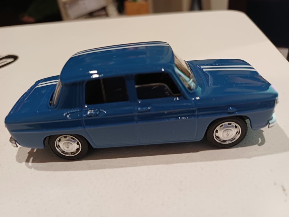 Renault 8 1/43 e 